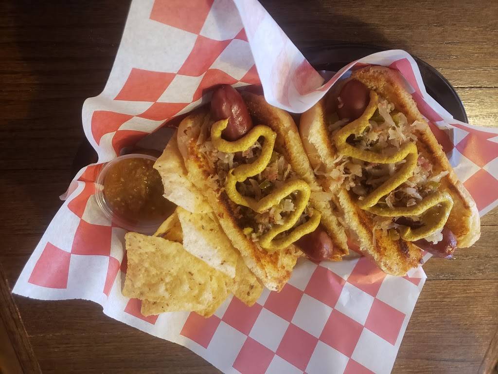 Schindoggies The Cardinals Nest | restaurant | 1710 Commercial St, Bangor, WI 54614, USA | 6087801871 OR +1 608-780-1871