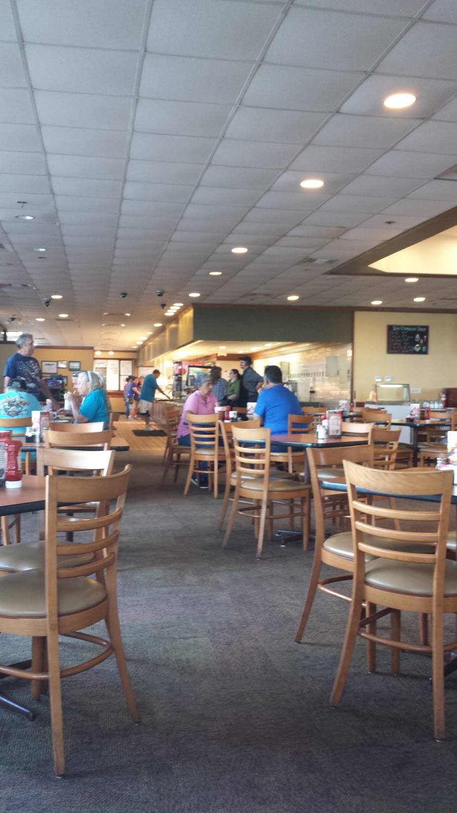 Lubys | restaurant | 125 West Way, Lake Jackson, TX 77566, USA | 9792972216 OR +1 979-297-2216