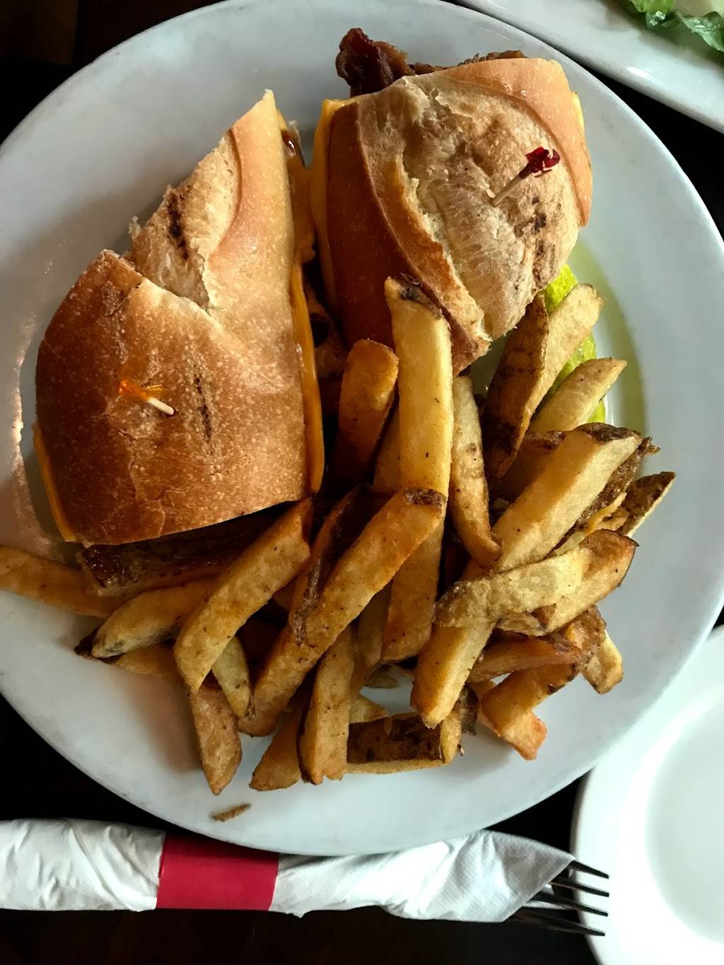 Mullanes Bar & Grill | restaurant | 71 Lafayette Ave, Brooklyn, NY 11217, USA | 7187977606 OR +1 718-797-7606