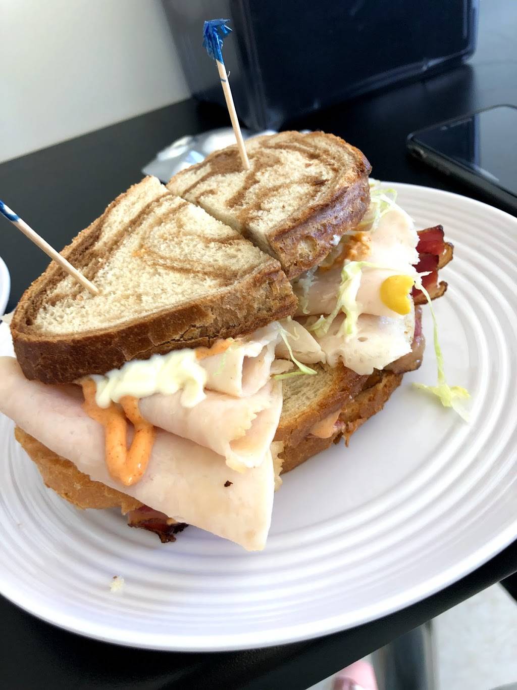 East Meats West Halal | restaurant | 2399 Cawthra Rd, Mississauga, ON L5A 2W9, Canada | 9052790361 OR +1 905-279-0361