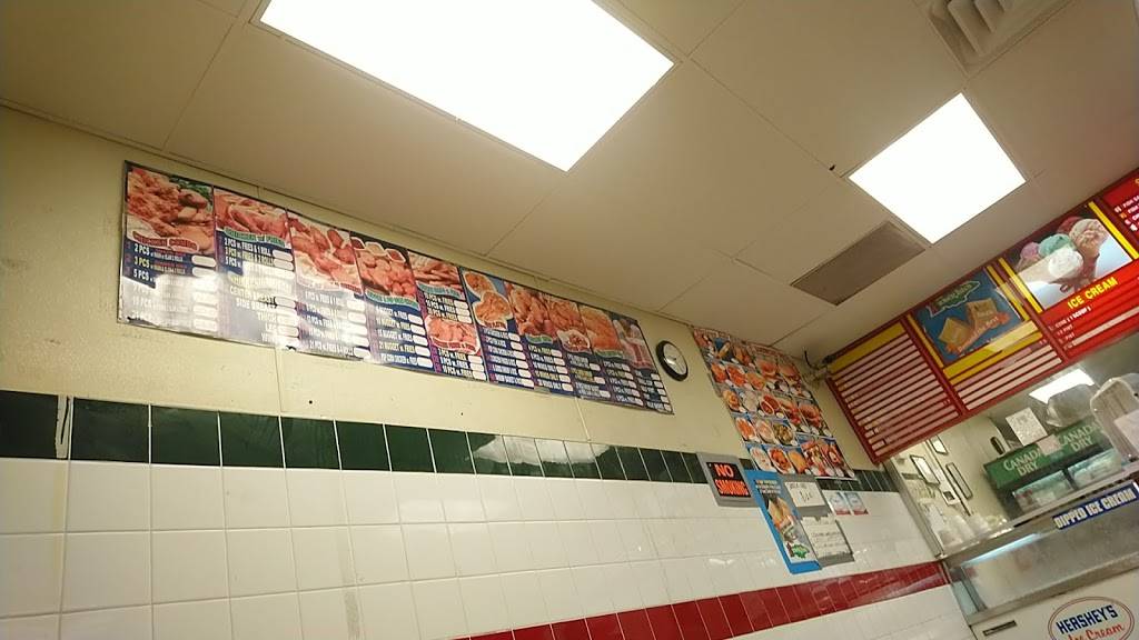 Crown Fried Chicken | restaurant | 323 W Marshall St, Norristown, PA 19401, USA | 6102773863 OR +1 610-277-3863