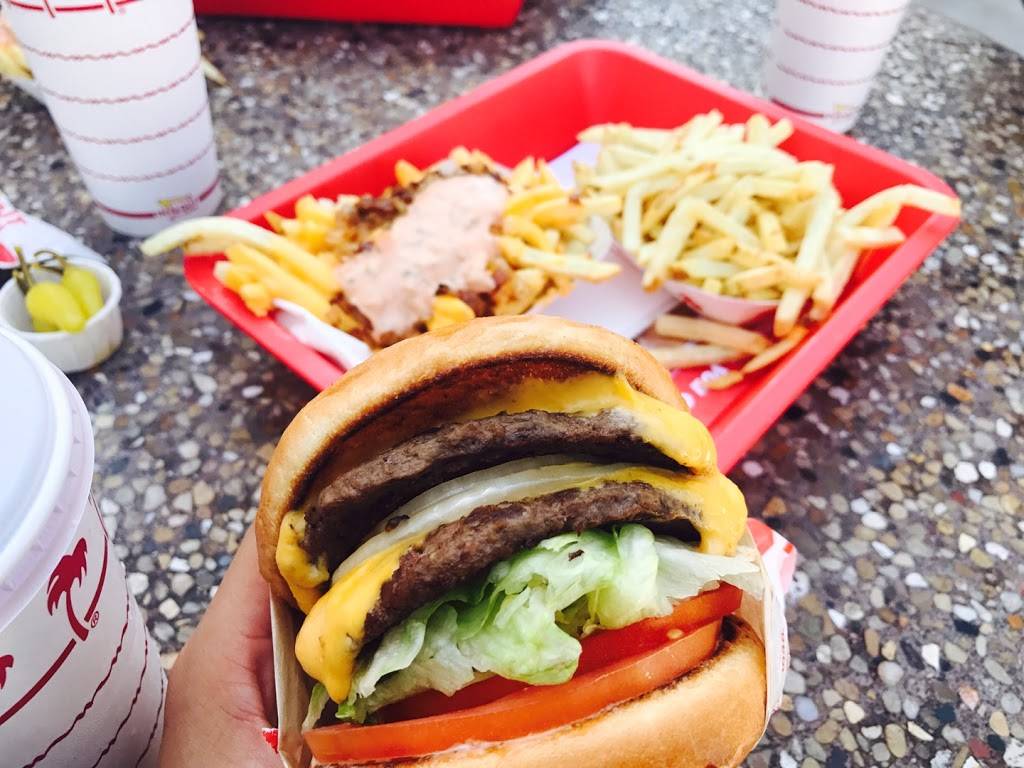 In-N-Out Burger | restaurant | 641 Leavesley Rd, Gilroy, CA 95020, USA | 8007861000 OR +1 800-786-1000