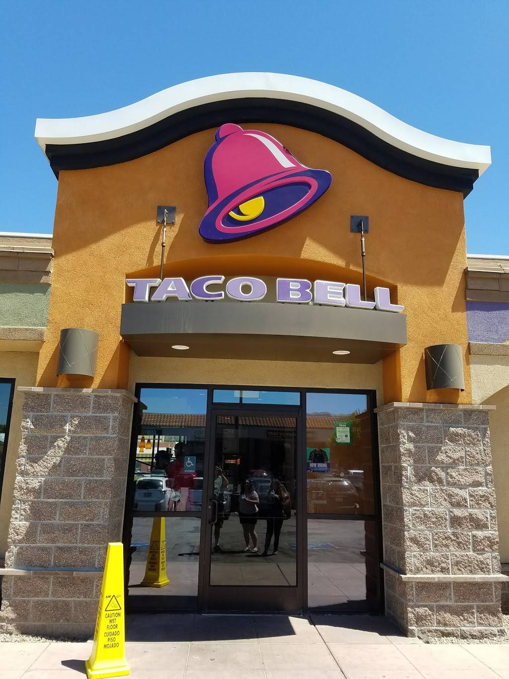 Taco Bell | meal takeaway | 380 E 10th St, Gilroy, CA 95020, USA | 4088474565 OR +1 408-847-4565