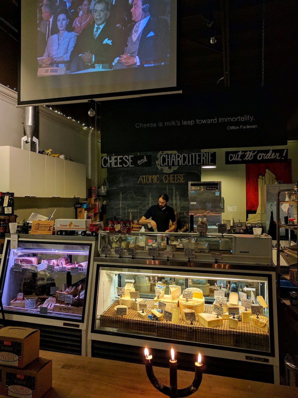 Blackbird Wine Shop | meal takeaway | 4323 NE Fremont St, Portland, OR 97213, USA | 5032821887 OR +1 503-282-1887