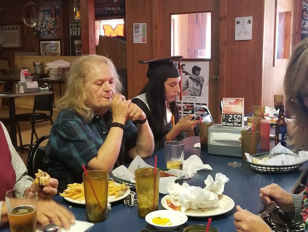 Woodys Place | restaurant | 124 N Midland St, Merrill, MI 48637, USA | 9896435565 OR +1 989-643-5565