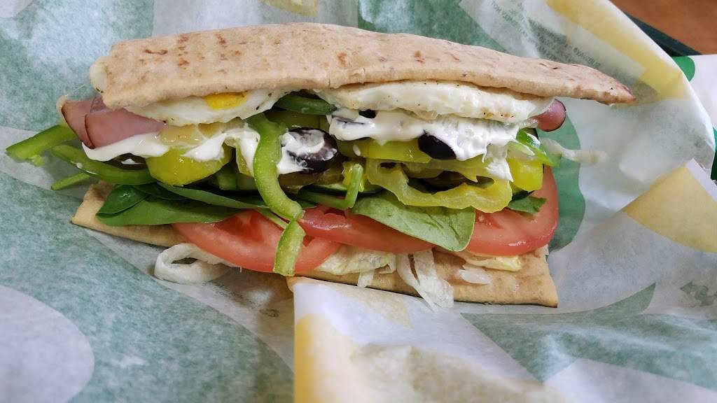 Subway Restaurants | restaurant | 2017 N Hollywood Way, Burbank, CA 91505, USA | 8188435900 OR +1 818-843-5900