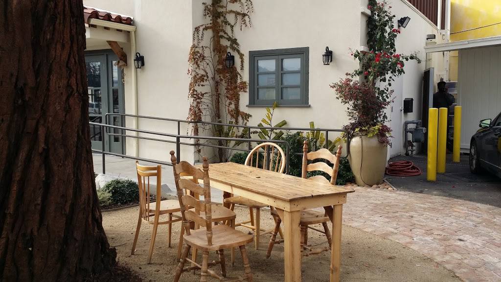 Black Bottom Southern Kitchen | cafe | 4806 Vineland Ave, North Hollywood, CA 91601, USA | 8188568532 OR +1 818-856-8532