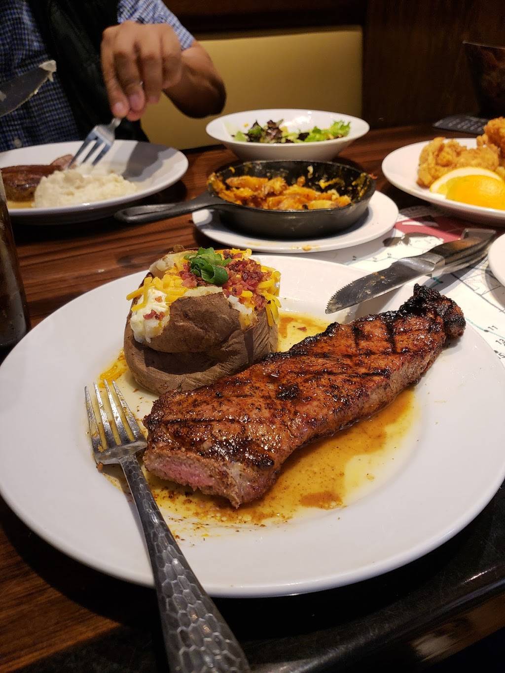 LongHorn Steakhouse | meal takeaway | 92-30 59th Ave, Queens, NY 11373, USA | 7183351371 OR +1 718-335-1371