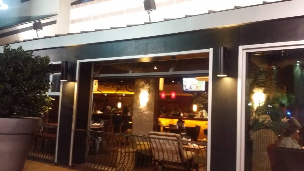 Bar Louie - North East Mall | night club | 1101 Melbourne Rd #6600, Hurst, TX 76053, USA | 8175370440 OR +1 817-537-0440