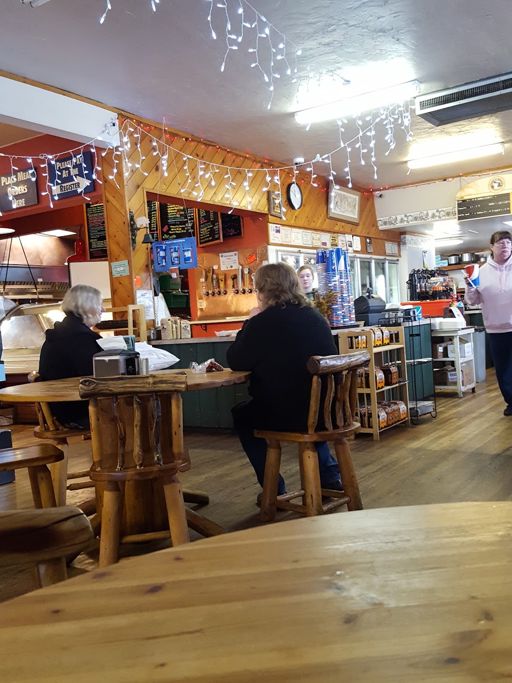 Taylors Sausage Country Store | restaurant | 202 Redwood Hwy, Cave Junction, OR 97523, USA | 5415925358 OR +1 541-592-5358