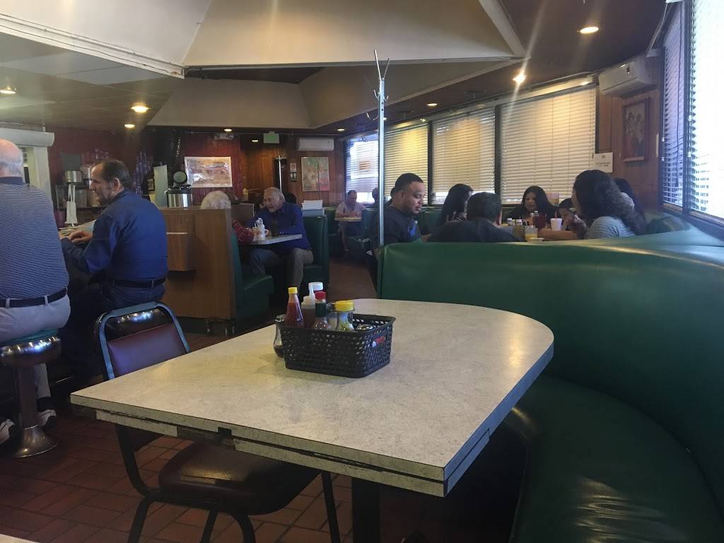 Mamas Daughters Diner | restaurant | 2610 Royal Ln, Dallas, TX 75229, USA | 9722418646 OR +1 972-241-8646