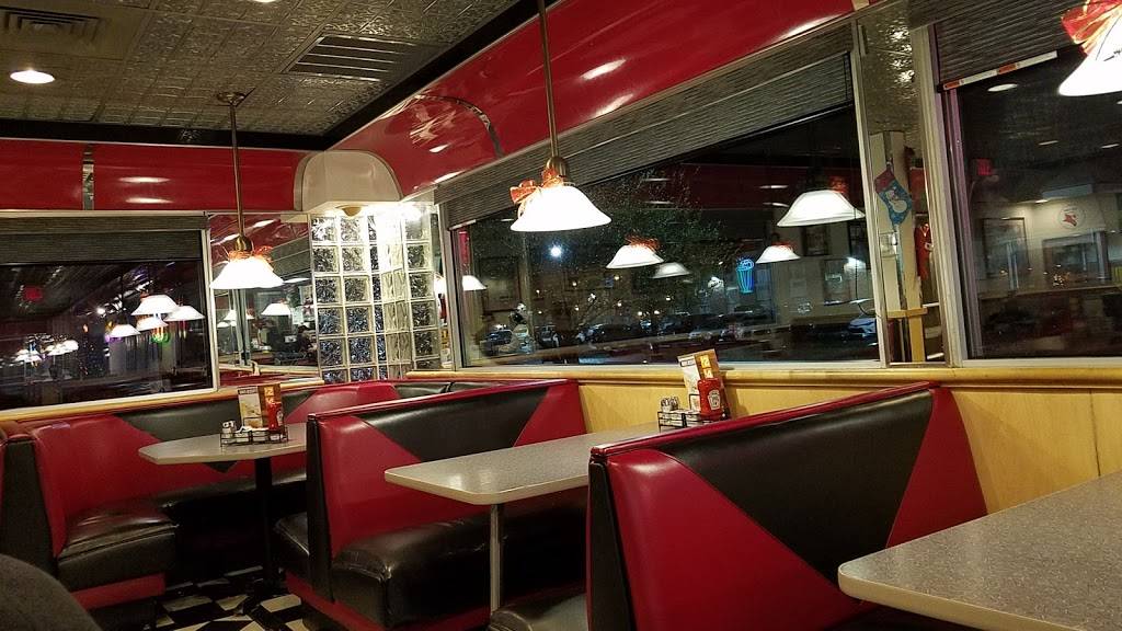 Dennys | restaurant | 200 S Lakeview Dr, Shepherdsville, KY 40165, USA | 5029212332 OR +1 502-921-2332