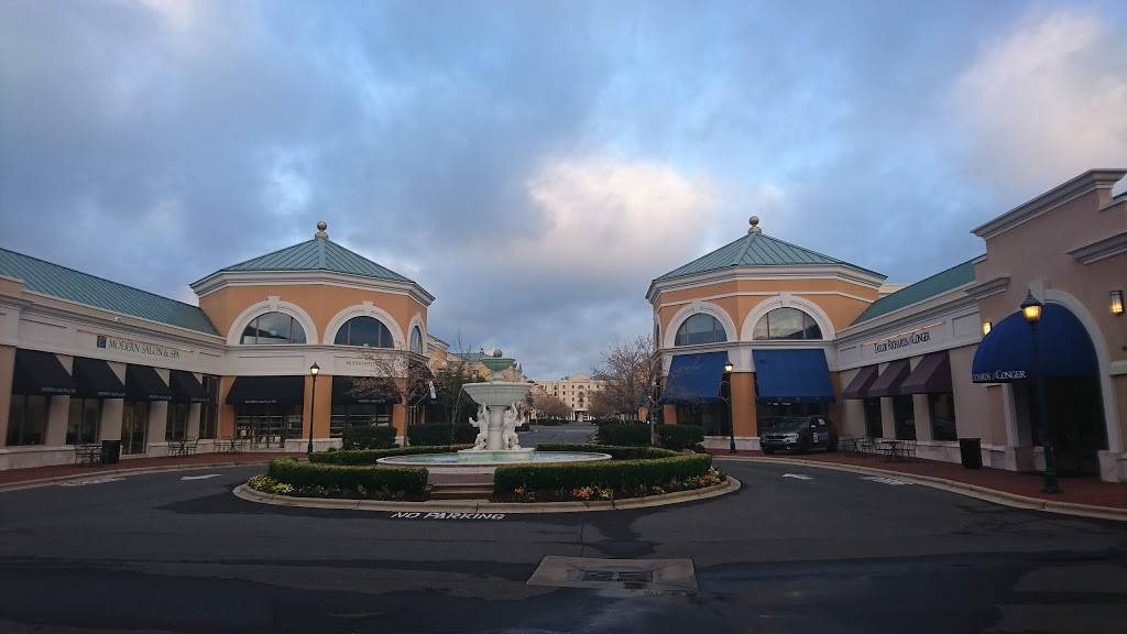 Phillips Place | shopping mall | 6800 Phillips Pl Ct, Charlotte, NC 28210, USA | 4045753200 OR +1 404-575-3200