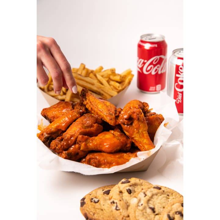 Melts Wing Shop | restaurant | 313 Smith Haven Mall #VC05, Lake Grove, NY 11755, USA | 6466877753 OR +1 646-687-7753