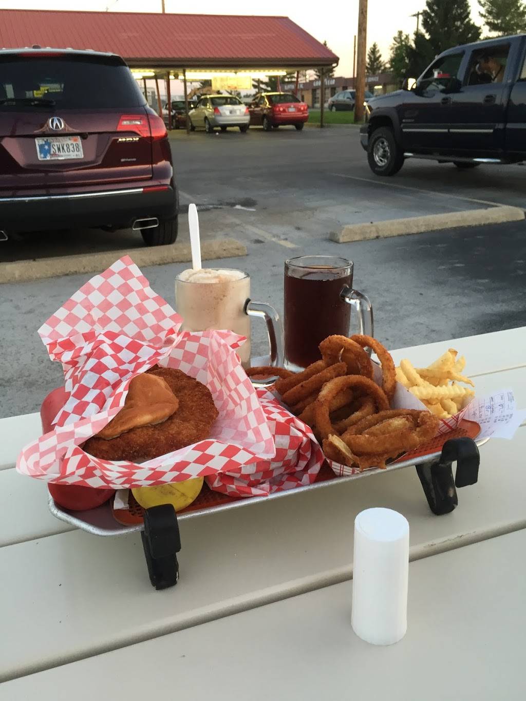 Bummies Drive-In | restaurant | 1263 S Main St, Bluffton, IN 46714, USA | 2608243626 OR +1 260-824-3626