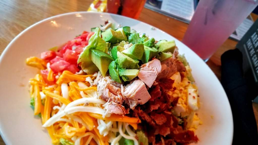 BJs Restaurant & Brewhouse | restaurant | 9960 University Plaza Dr, Fort Myers, FL 33913, USA | 2392045760 OR +1 239-204-5760