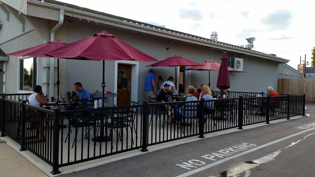 BB Jacks | restaurant | 300 E Holum St, DeForest, WI 53532, USA | 6088469000 OR +1 608-846-9000