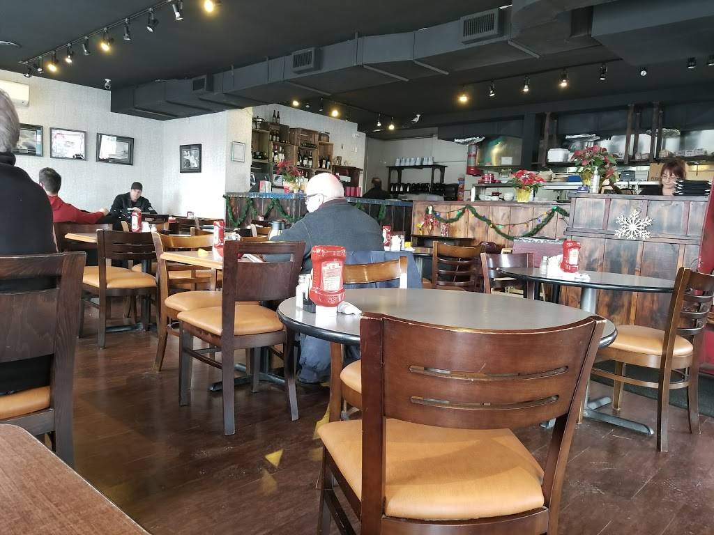 Captain Robins Family Restaurant | restaurant | 111 Lakeshore Rd W, Mississauga, ON L5H 2E3, Canada | 9052749111 OR +1 905-274-9111