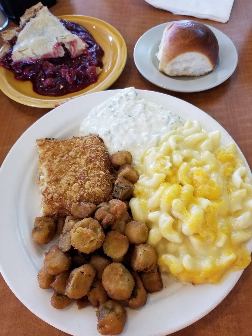 Lubys | restaurant | 3801 NE Loop 820, Fort Worth, TX 76137, USA | 8172325400 OR +1 817-232-5400