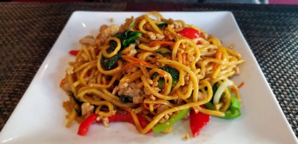 Yum Yum Thai Inc | restaurant | 1995 Springbrook Square Dr, Naperville, IL 60564, USA | 6303693355 OR +1 630-369-3355