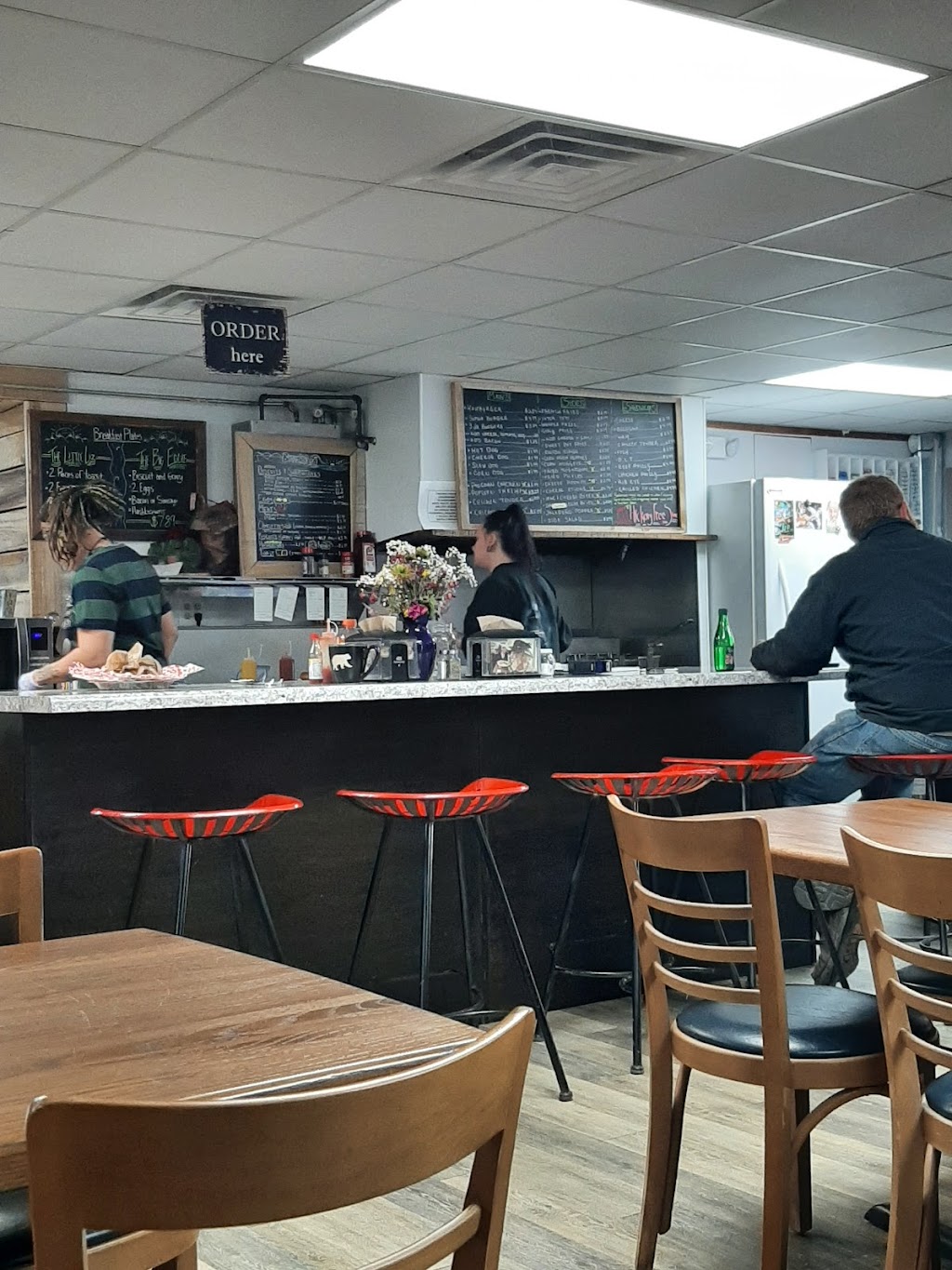 Hickory Tree Grocery | restaurant | 2303 Hickory Tree Rd, Bluff City, TN 37618, USA | 4235388224 OR +1 423-538-8224