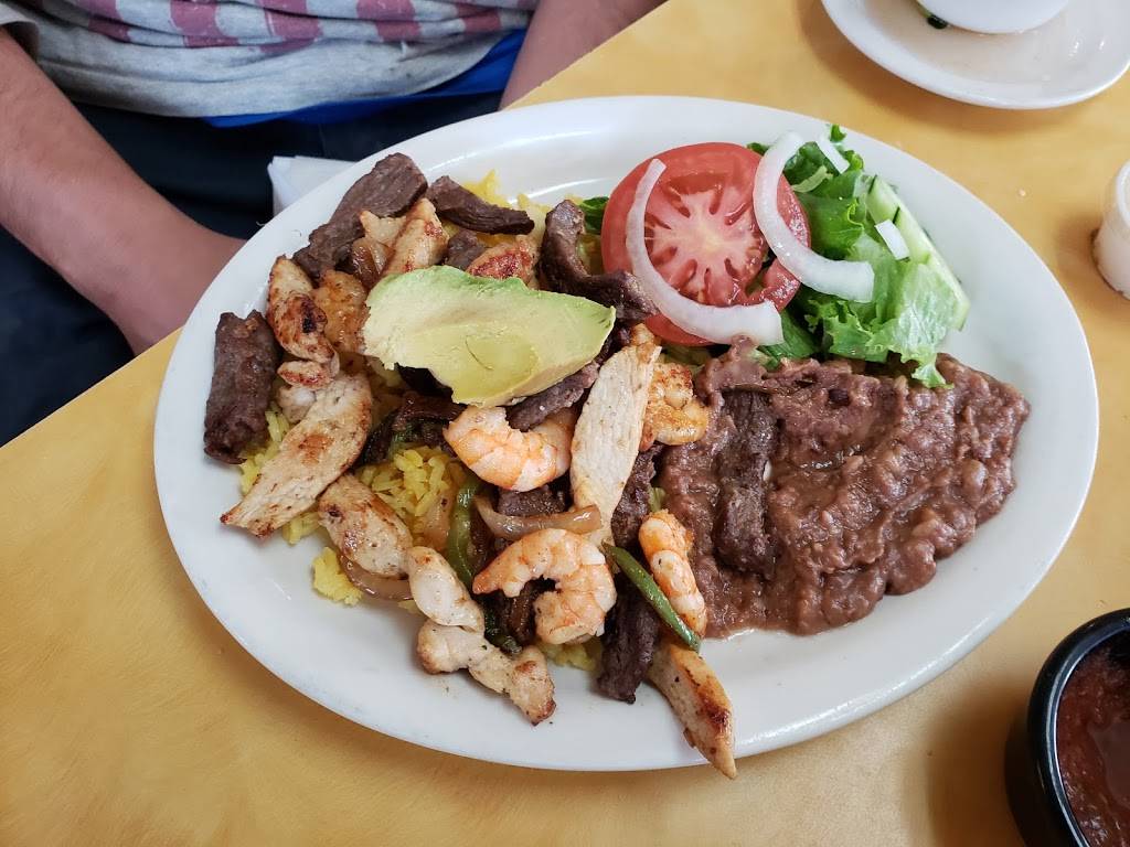 Camaron Pelado Seafood Grill | restaurant | 2918 W Commerce St, San Antonio, TX 78207, USA | 2104346700 OR +1 210-434-6700