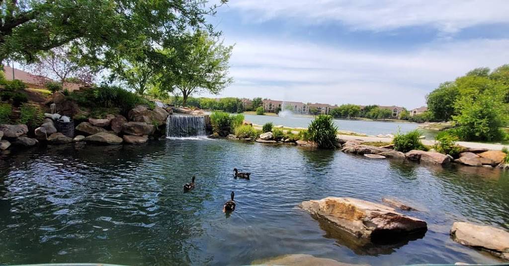 Charlies On the Lake | restaurant | 4150 S 144th St, Omaha, NE 68137, USA | 4028949411 OR +1 402-894-9411