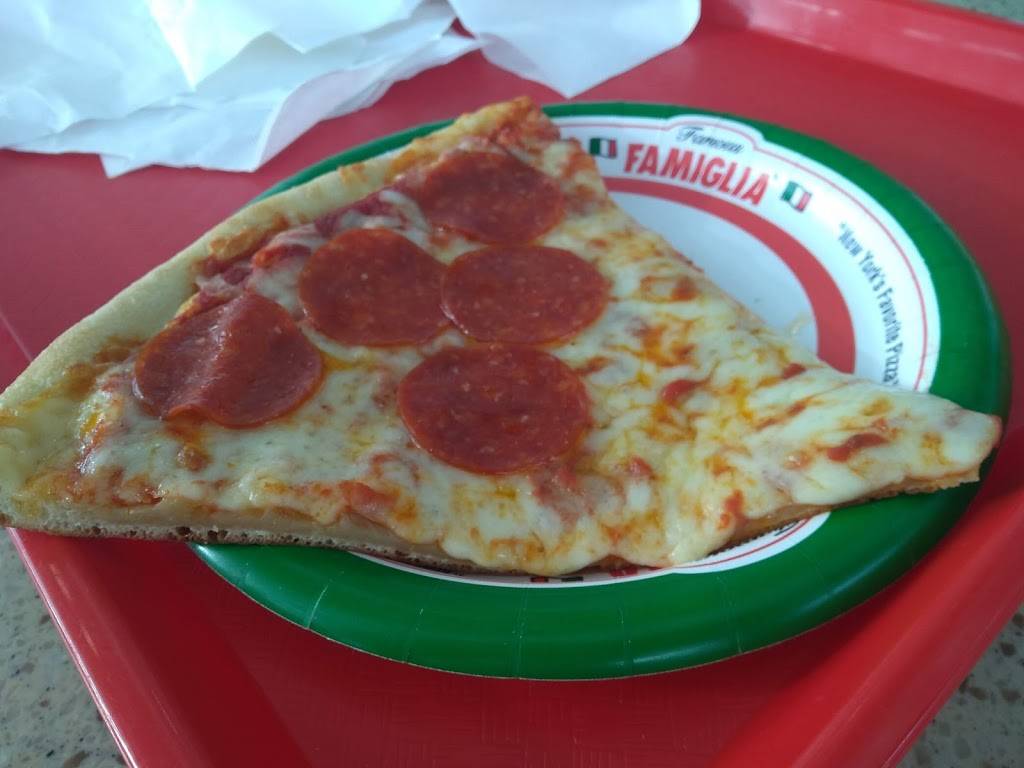 Famous Famiglia Pizzeria | restaurant | 2100 NW 42nd Ave, Miami, FL 33142, USA | 3058710559 OR +1 305-871-0559