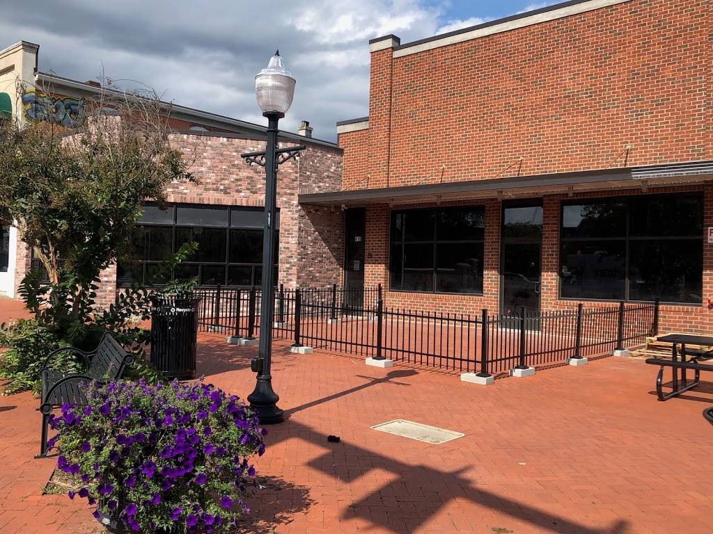 The Maroon Door | restaurant | 418 N Main St, Blacksburg, VA 24060, USA | 5406057418 OR +1 540-605-7418