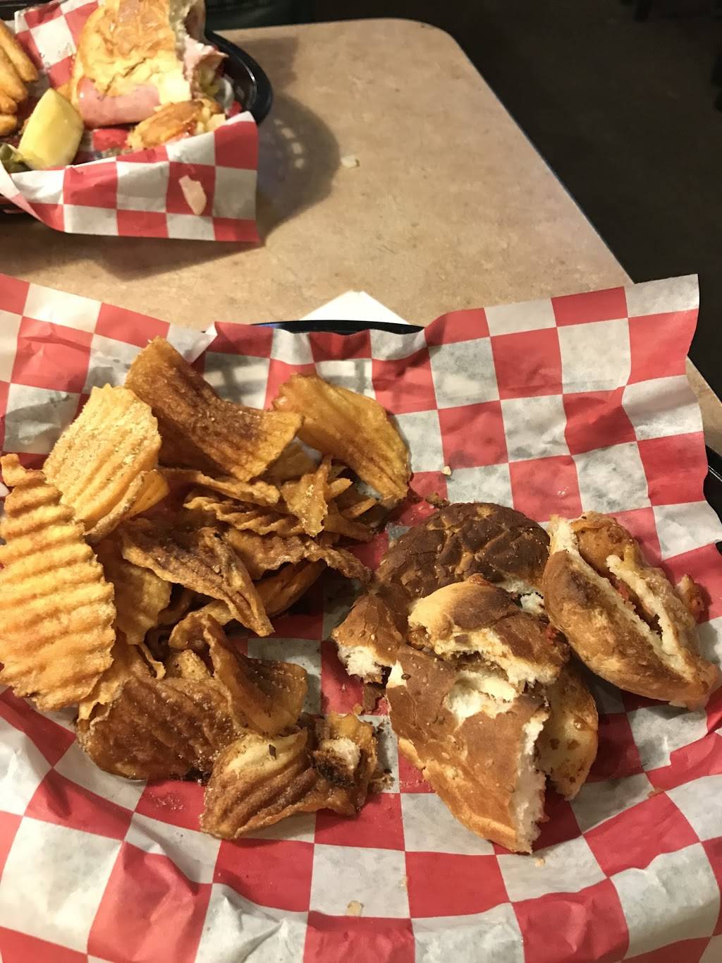 Frankie Vs Pizzeria | restaurant | 1420 28th St SW, Wyoming, MI 49509, USA | 6165328998 OR +1 616-532-8998