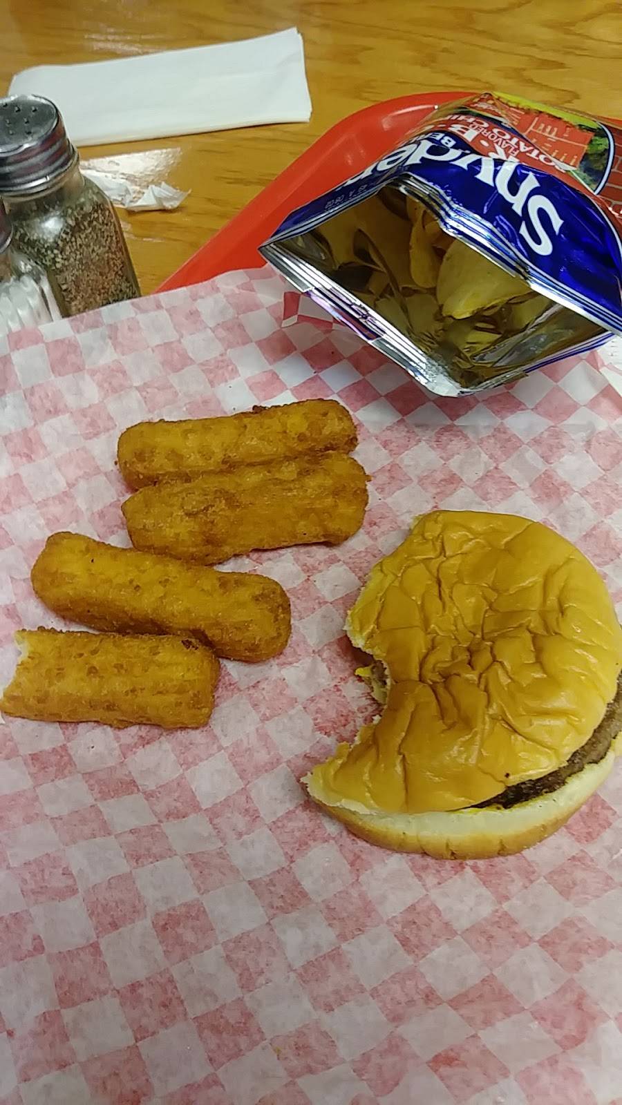 Crisps Dairy Treats | restaurant | 1606 Argillite Rd, Flatwoods, KY 41139, USA | 6068360005 OR +1 606-836-0005