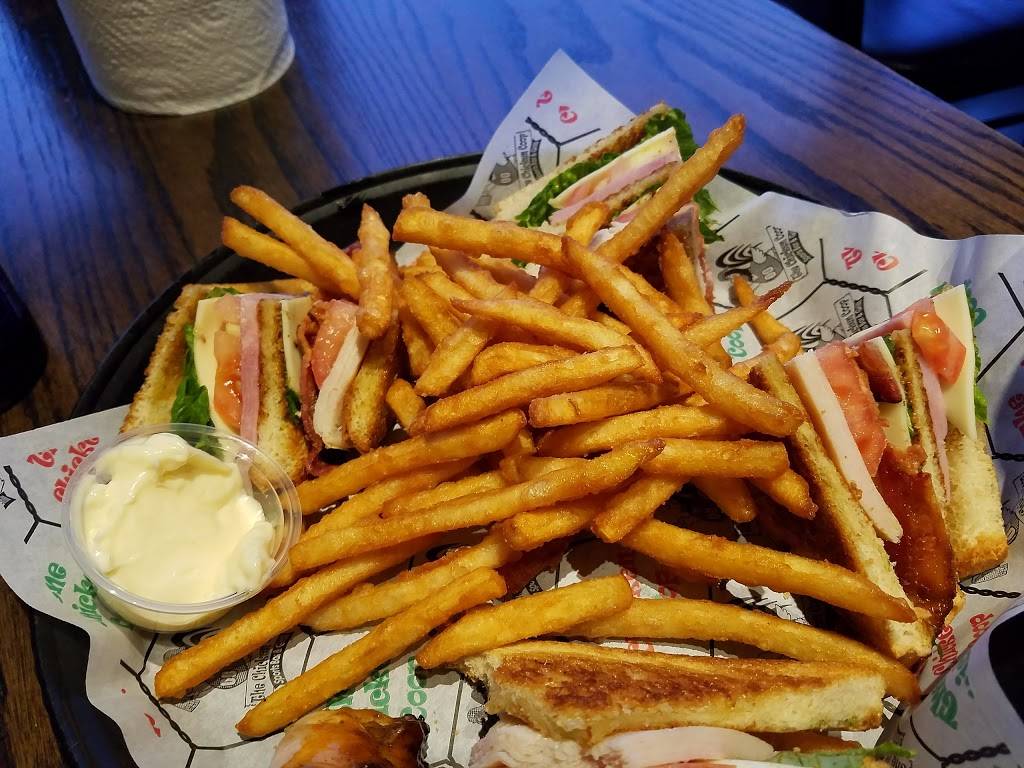 The Chicken Coop Sports Bar and Grill | restaurant | 12725 Meredith Dr, Urbandale, IA 50323, USA | 5153342667 OR +1 515-334-2667