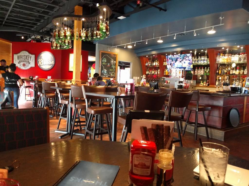 Red Robin Gourmet Burgers and Brews | restaurant | 7575 W Edgerton Ave, Greenfield, WI 53220, USA | 4144212257 OR +1 414-421-2257