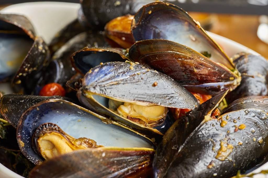 The Six Brewhouse | restaurant | 777 Dundas St W, Toronto, ON M6J 1V2, Canada | 6473500404 OR +1 647-350-0404