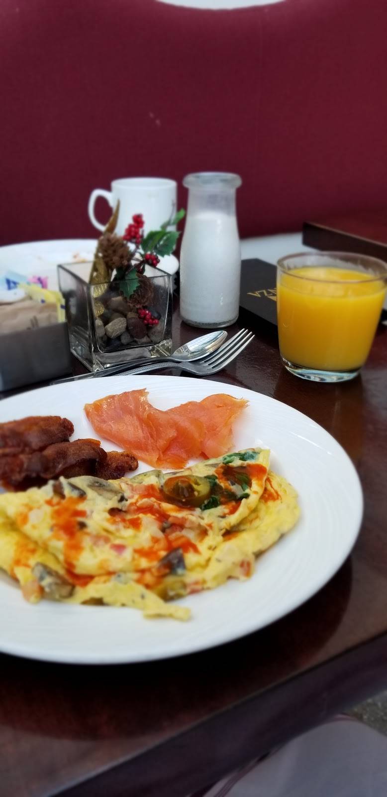 Pienza Italian Market. | restaurant | 201 Waterfront St, Oxon Hill, MD 20745, USA | 3019654000 OR +1 301-965-4000