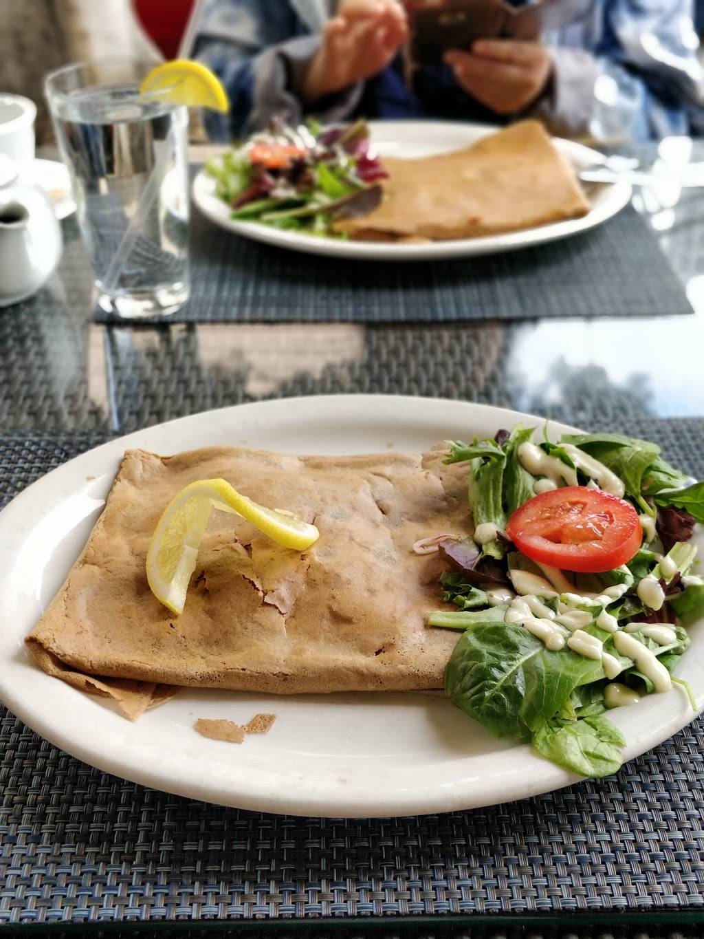 Creme De La Crepe | restaurant | 400 E First St, Long Beach, CA 90802, USA | 5624372222 OR +1 562-437-2222
