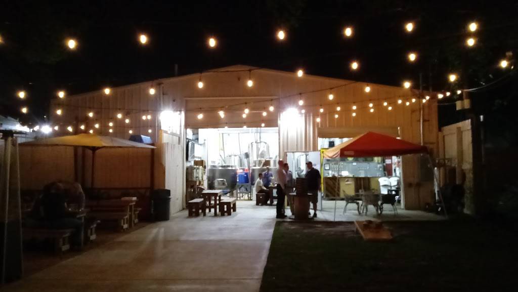 Under the Radar Brewery | restaurant | 1506 Truxillo St, Houston, TX 77004, USA | 2819741473 OR +1 281-974-1473