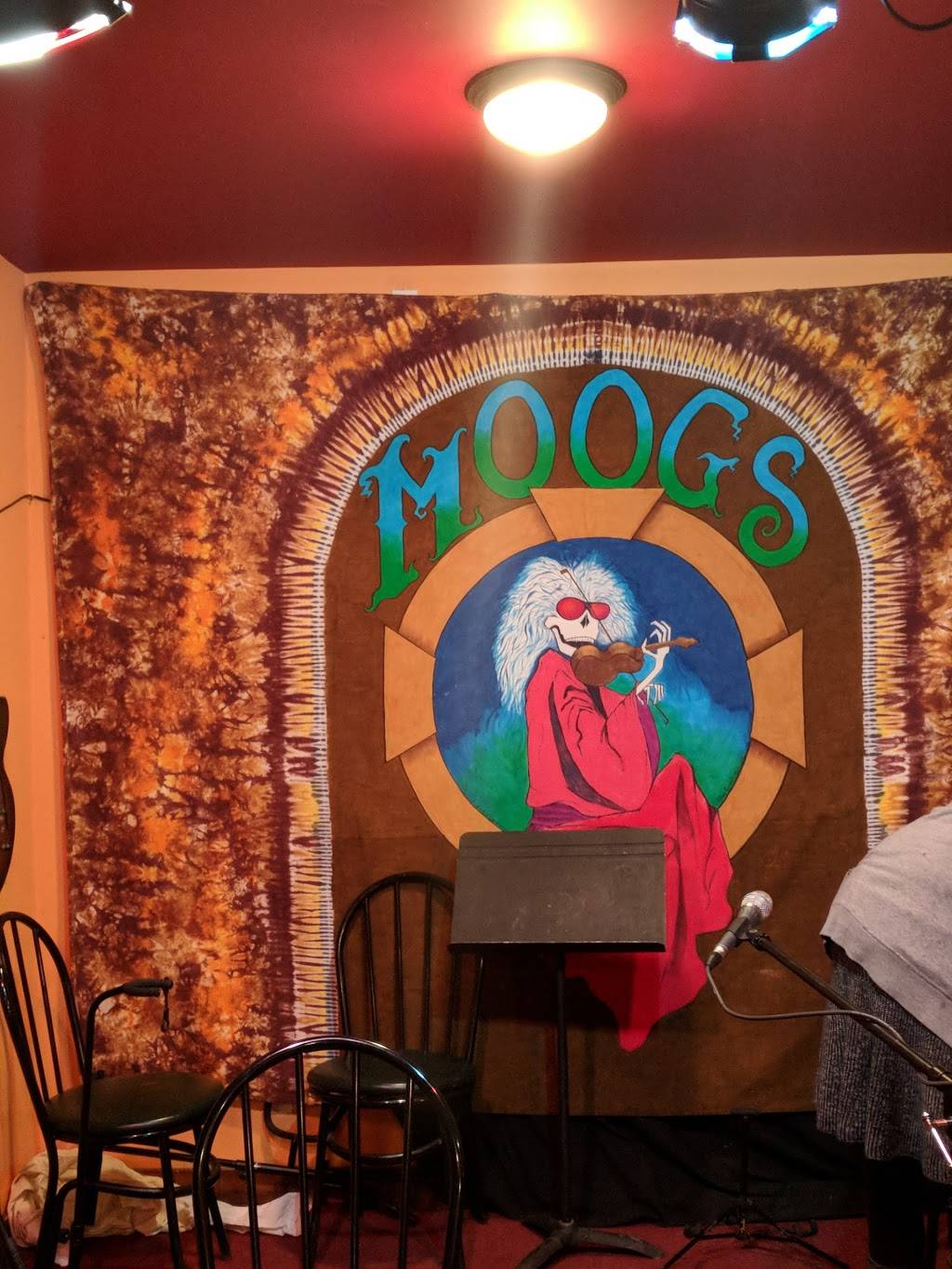 Moogs Restaurant | restaurant | 97 Portland St, Morristown, VT 05661, USA | 8028518225 OR +1 802-851-8225