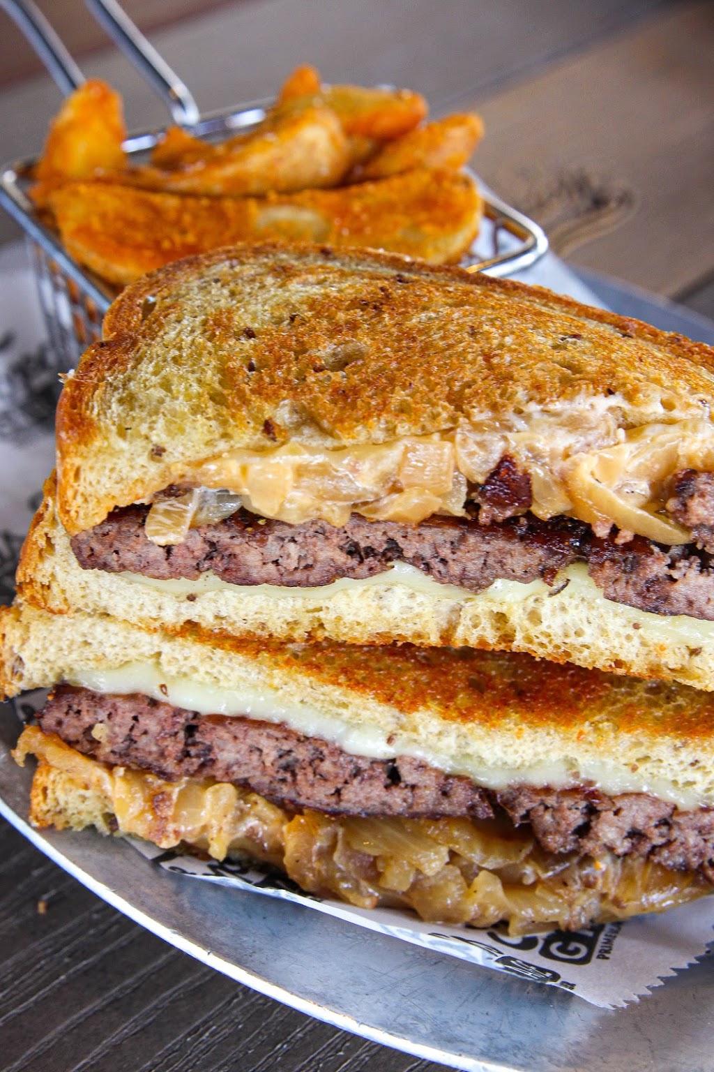 Fords Garage | restaurant | 295 N Cattlemen Rd, Sarasota, FL 34243, USA | 9418033673 OR +1 941-803-3673