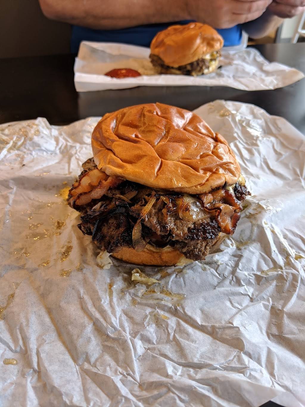 Tuckers Onion Burgers | restaurant | 15001 N May Ave, Oklahoma City, OK 73134, USA | 4052545555 OR +1 405-254-5555