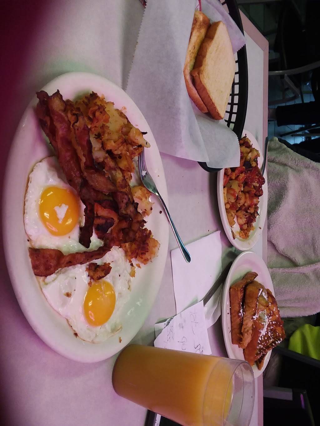 Petes Clown House | restaurant | 3878 Frankford Ave, Philadelphia, PA 19124, USA | 2157441350 OR +1 215-744-1350