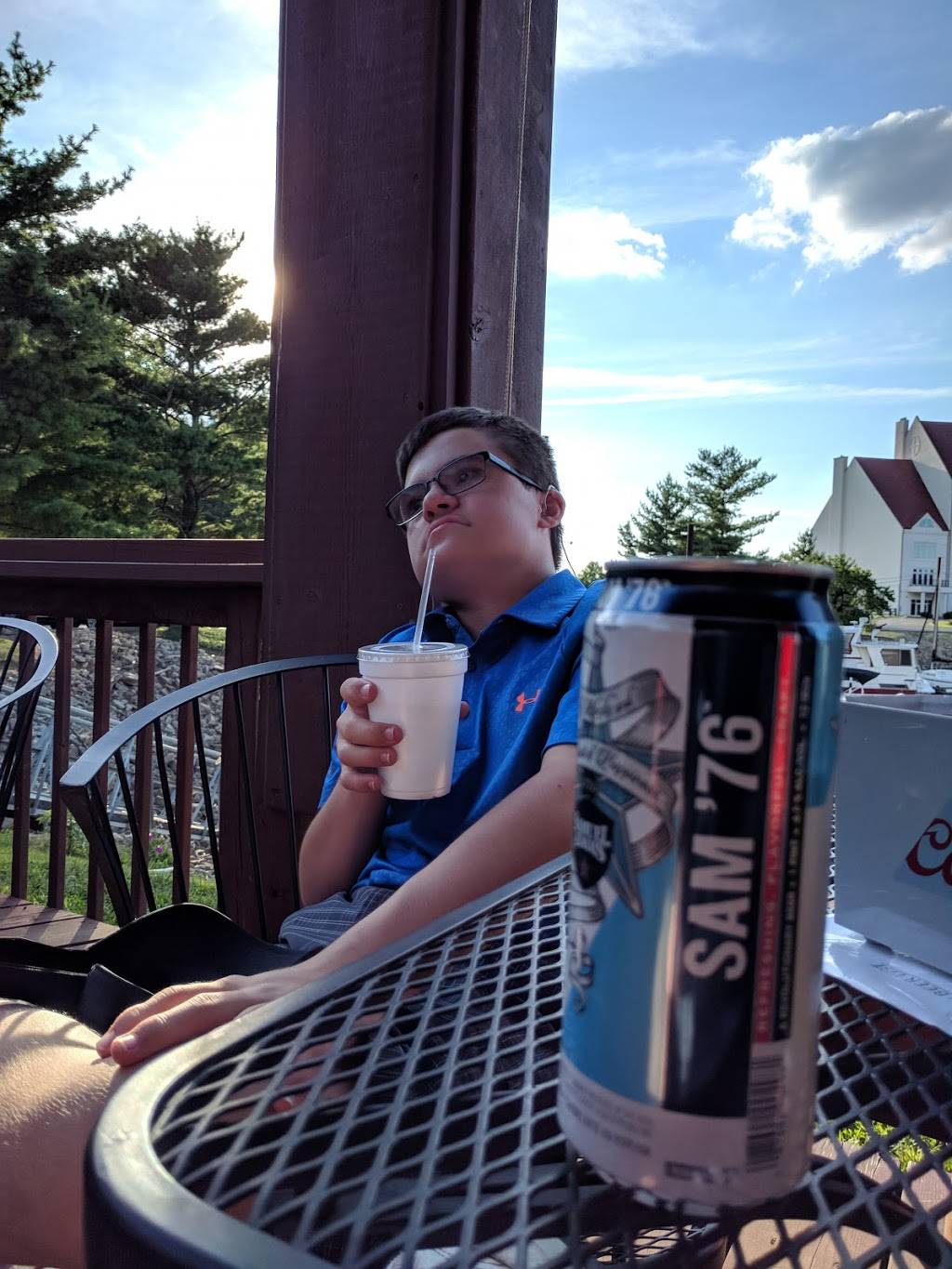 Bearnos Pizza by the Bay | restaurant | 5801 River Rd, Prospect, KY 40059, USA | 5022287933 OR +1 502-228-7933