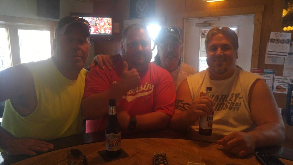 Bladers Dakota Inn | restaurant | W9501 County Road Jj, Wautoma, WI 54982, USA | 9207873227 OR +1 920-787-3227