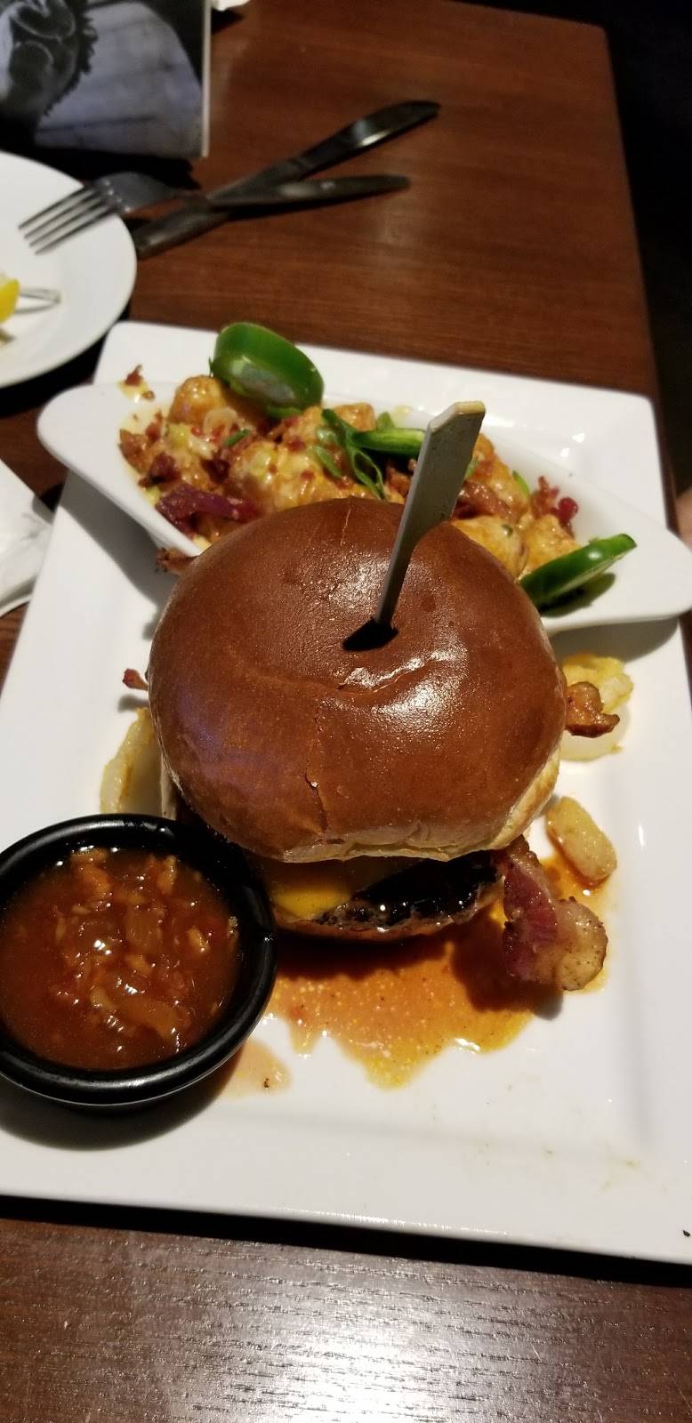 Bar Louie - Southpark Mall | night club | 10 Southpark Center, Strongsville, OH 44136, USA | 4407835710 OR +1 440-783-5710