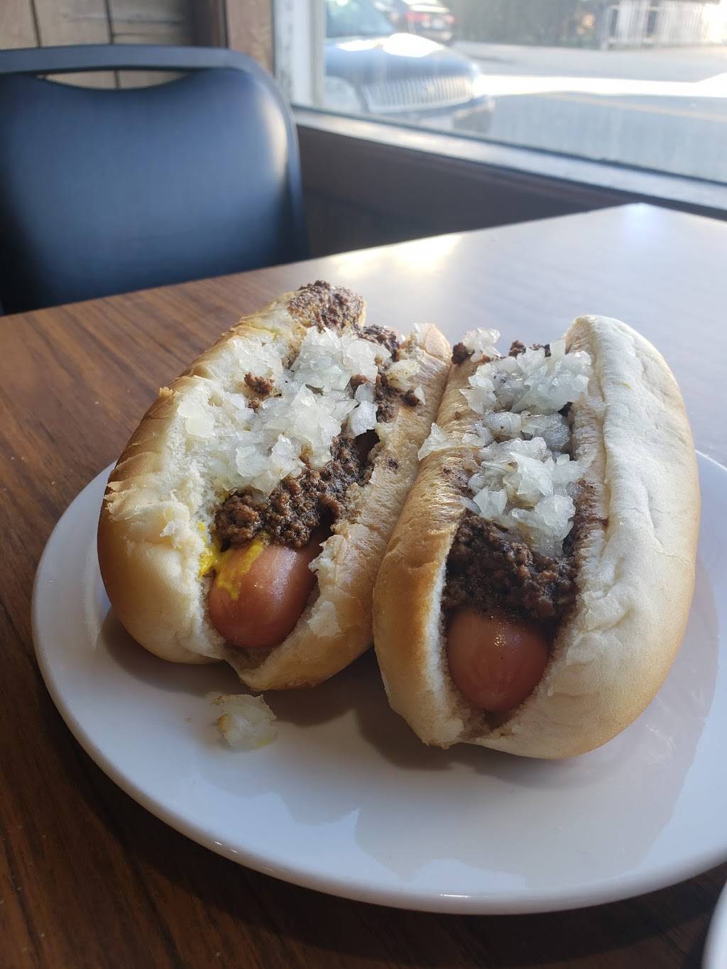 Grahams hot dogs | restaurant | 931 Bedford St, Fall River, MA 02723, USA | 5086789574 OR +1 508-678-9574
