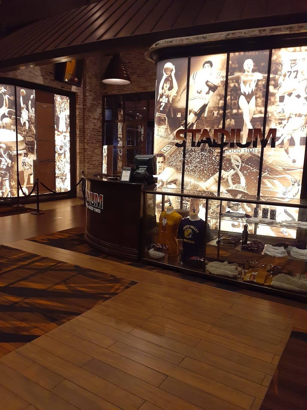 Stadium Sports Bar & Grill | restaurant | 777 L’Auberge Ave, Baton Rouge, LA 70820, USA | 2252244141 OR +1 225-224-4141