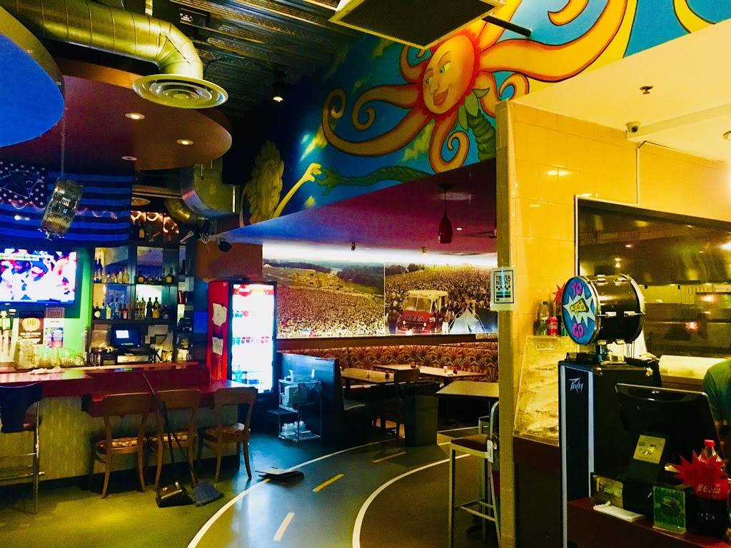 Mellow Mushroom | meal takeaway | 2820 Selwyn Ave #100, Charlotte, NC 28209, USA | 7049667499 OR +1 704-966-7499