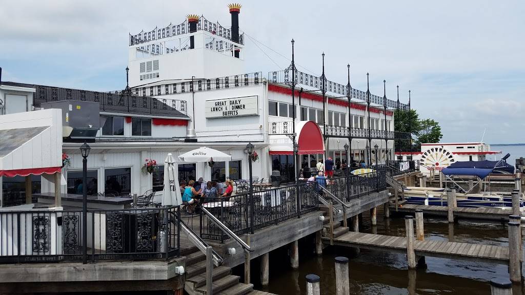 Fin N Feather Showboats | restaurant | 22 W Main St, Winneconne, WI 54986, USA | 9205824305 OR +1 920-582-4305