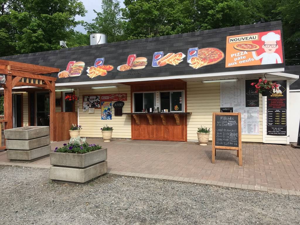 Marie Casse-Croute | restaurant | 291 QC-315, LAnge-Gardien, QC J8L 1G8, Canada | 8199861657 OR +1 819-986-1657