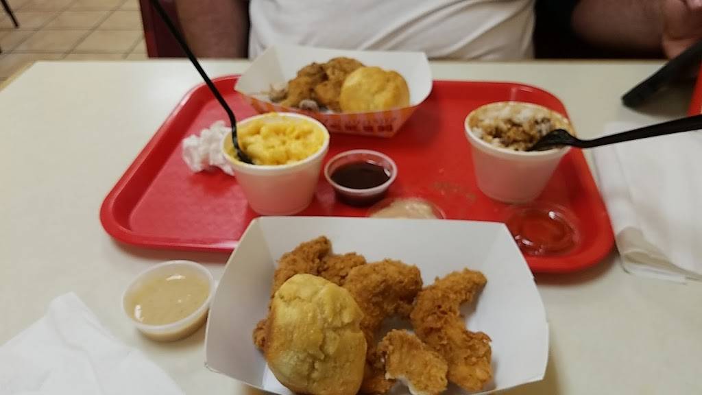 Spotys Chicken & Waffles | meal takeaway | 550 Kimberton Rd, Phoenixville, PA 19460, USA | 6109352744 OR +1 610-935-2744